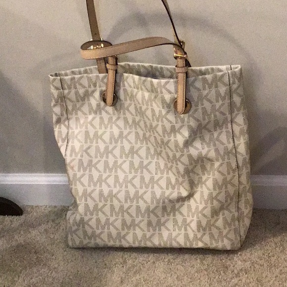 Michael Kors purse - Picture 4 of 4